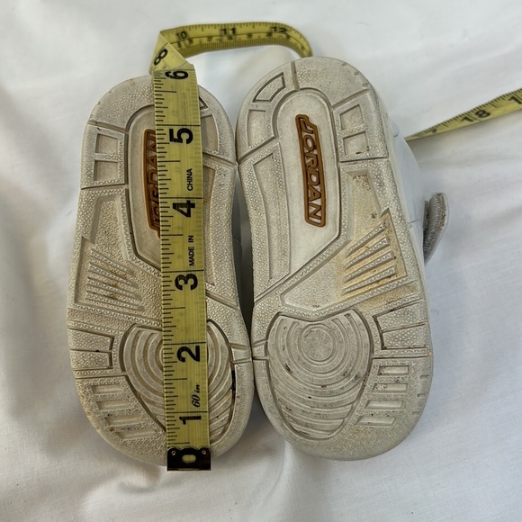 Nike Jordan Baby Toddler Gold & White Vintage Sneakers Size 5C - Picture 9 of 9
